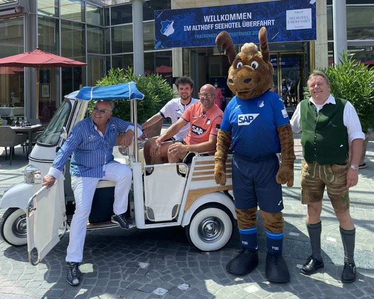 re. ......Kristian Baumgärtner, Vorstandsschaft TSG Hoffenheim, Club-Tegernsee-Vorsitzender Andreas Scherzer mit Hoffi, dem Maskottchen der TSG Hoffenheim Foto: Marco Fleissner